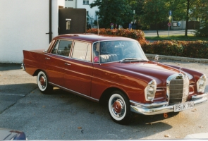 Mercedes-Oldtimer in Freising vor der Restauration.